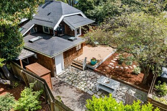 Building Photo - 3Bd/1.75Ba Seattle Home
