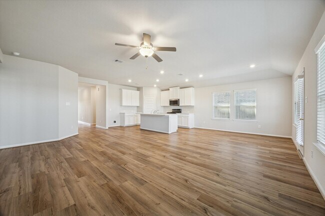 Building Photo - 10008 Deussen Ln