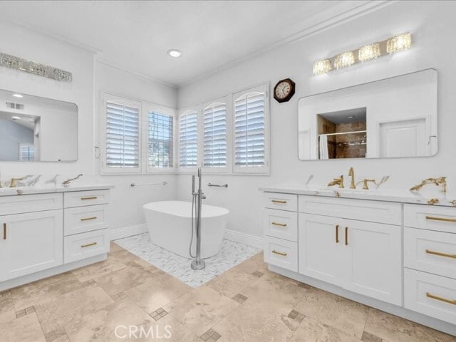 Building Photo - 8045 Zuma Dr