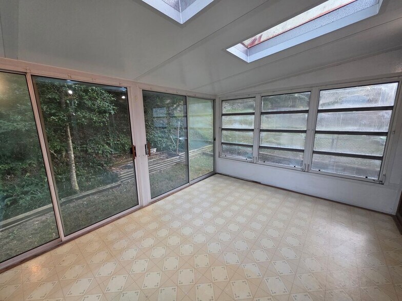 Building Photo - 612 Kenbrook Dr