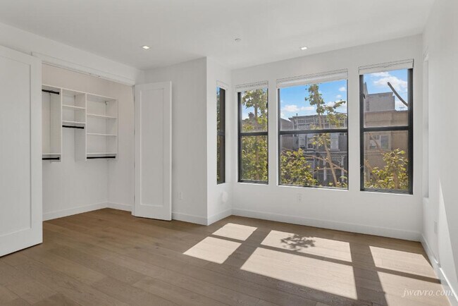 Building Photo - 1101 S Van Ness Ave