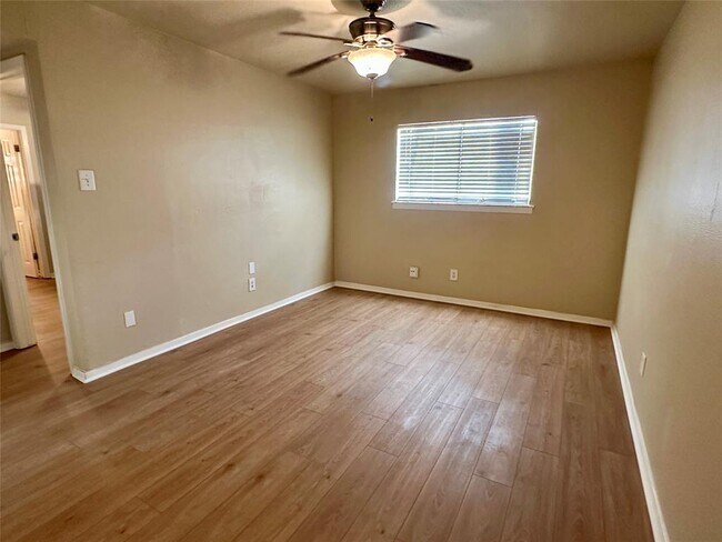 Building Photo - 803 W 28th St