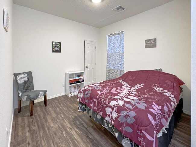Building Photo - Almost new home in Mountain Hawk area of Northern Rio Rancho.