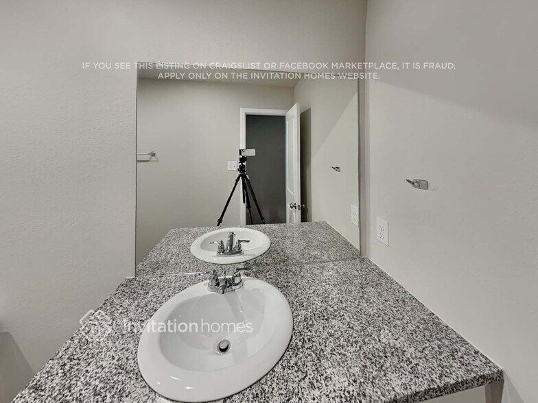 Building Photo - 7302 Alcazar Gate