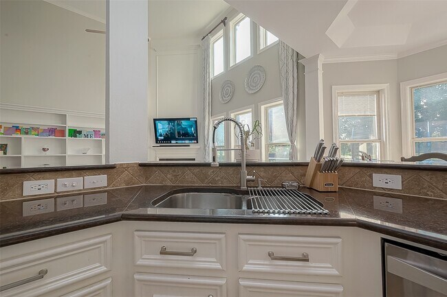 Building Photo - 8807 Stones Throw Ln