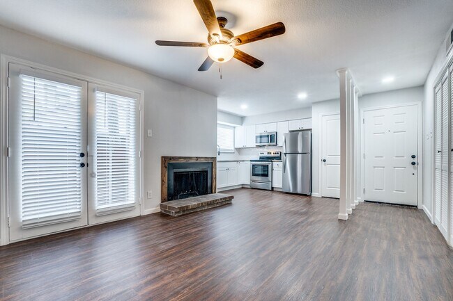 Primary Photo - Creekside Condominumums