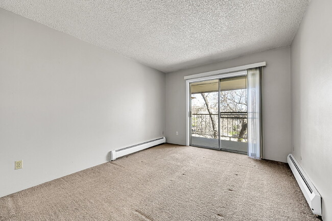 Building Photo - $1,395.00, 2 bed, 1 bath located in Denver...