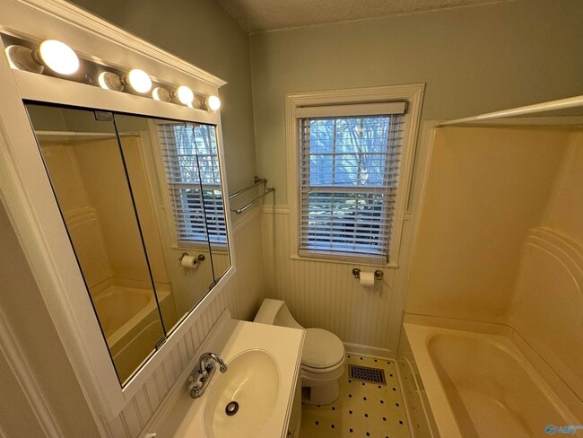 Building Photo - 2713 Hastings Rd SW