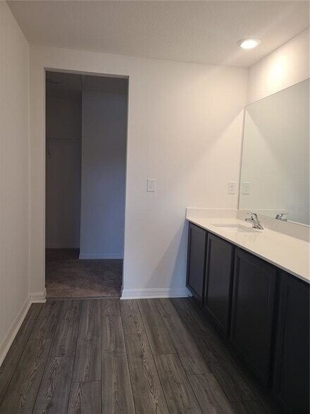 Building Photo - Beautiful 2-Bedroom Townhouse in Tampa | Brand New Paint & Vinyl Floors!