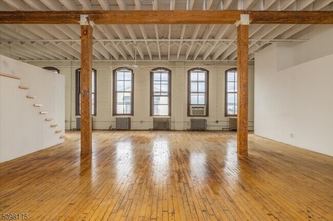 Building Photo - 60 Union St