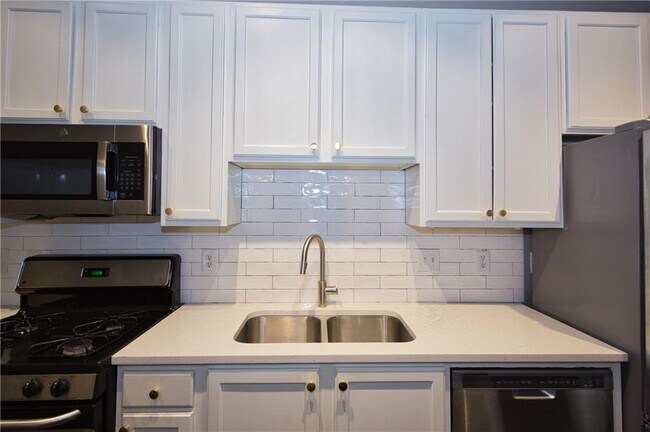 Building Photo - 1195 Milton Terrace SE