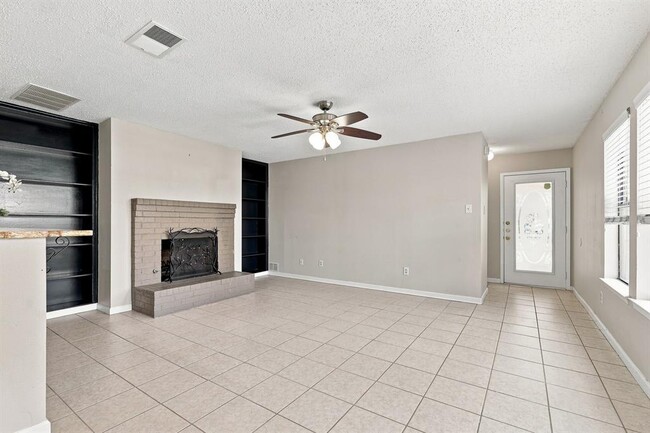 Building Photo - 7825 Beauregard Cir