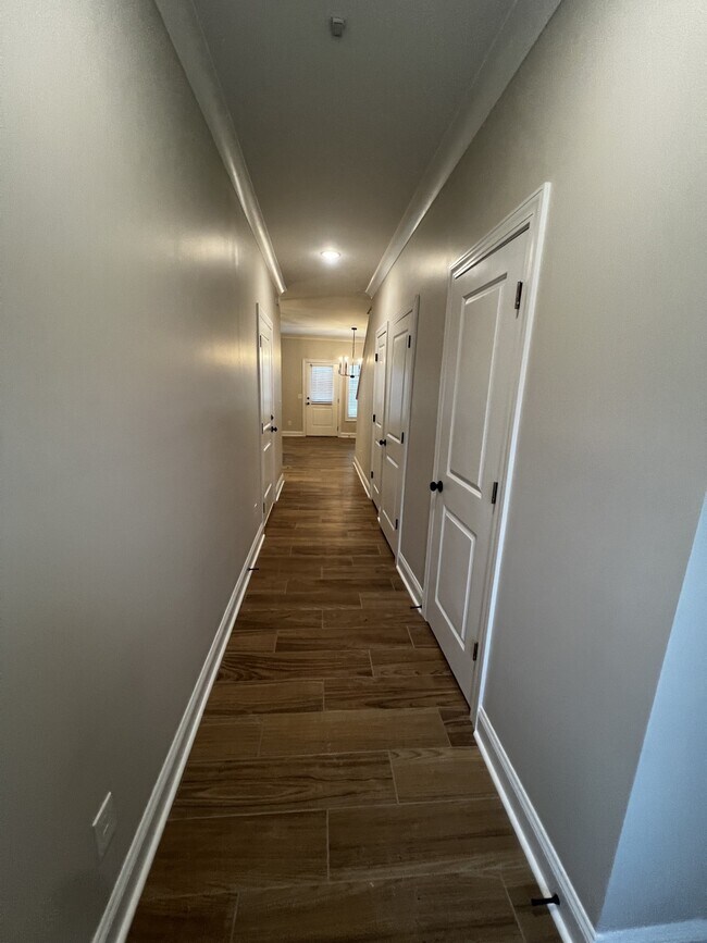 Building Photo - 434 Wren Crest Lane