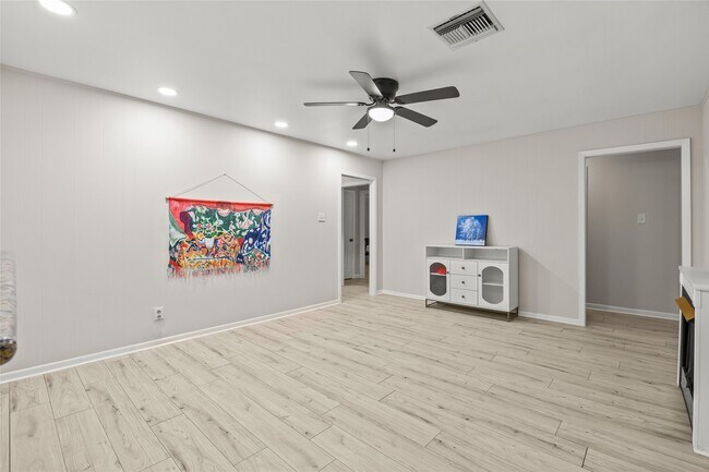 Building Photo - 1607 Buescher Dr