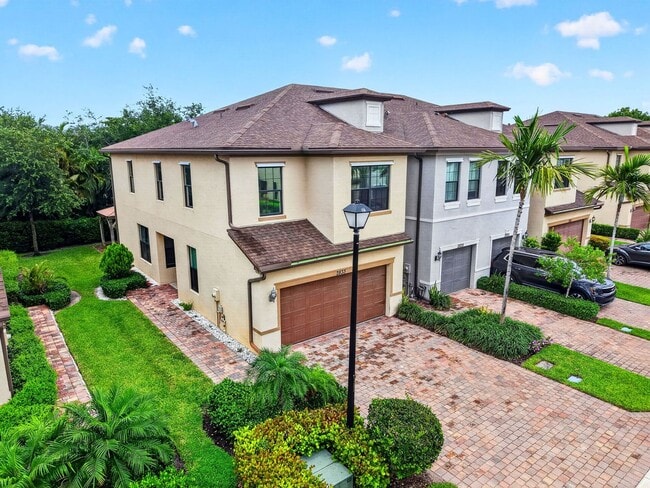 Building Photo - 2833 Troubadour St