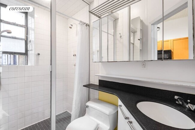 Building Photo - 55 Hicks St