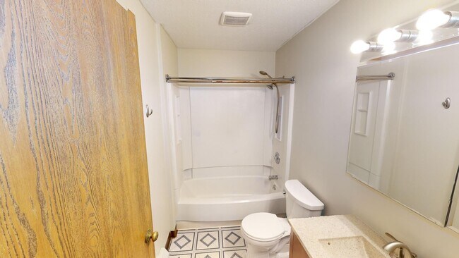 Building Photo - 816 Pearson Cir