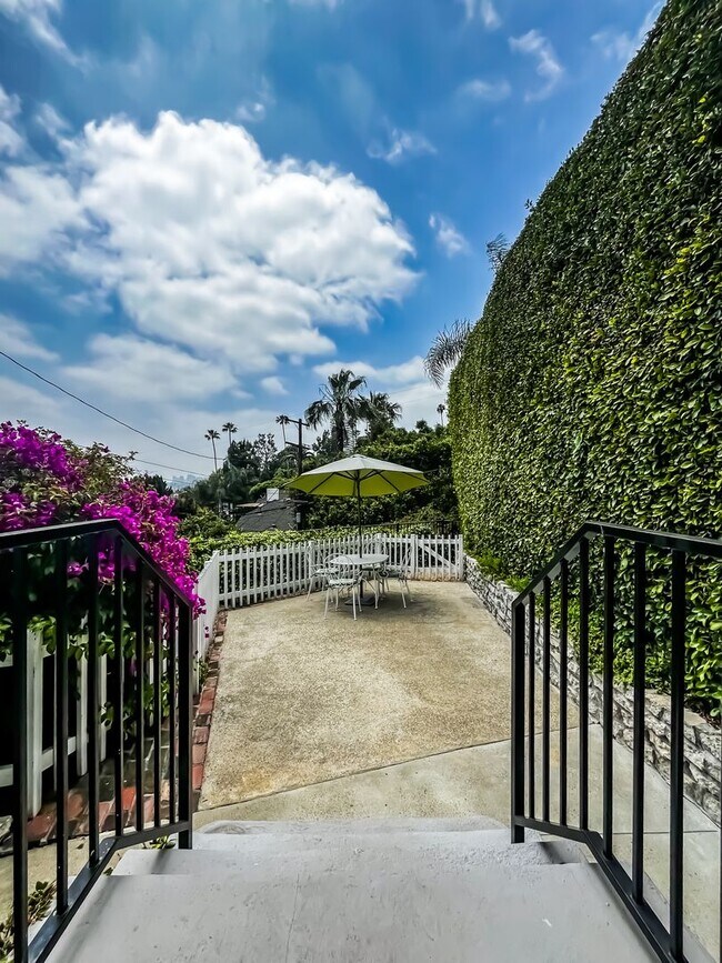 Building Photo - Unbelievable Stand-Alone 2-Bedroom House in Prime West Hollywood Hills
