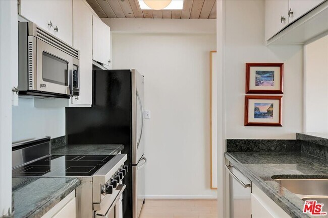 Building Photo - 1500 Miramar Beach