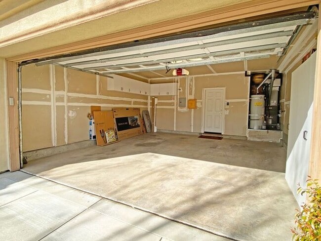 Building Photo - 5821 Killarney Cir