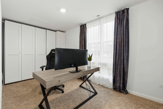 Building Photo - 343 Summit Cir