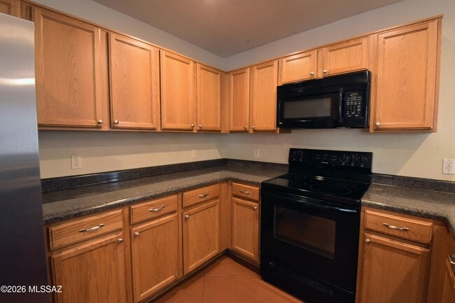 Building Photo - 203 S Cherry Ave