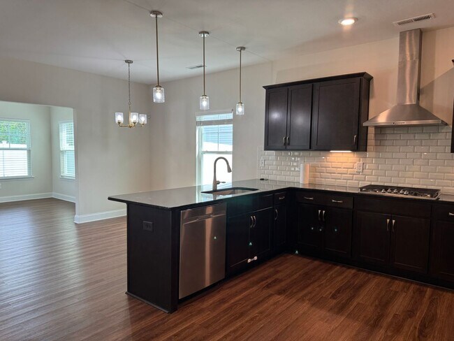 Building Photo - Spacious 4BR 3BA home in Northern Greensboro