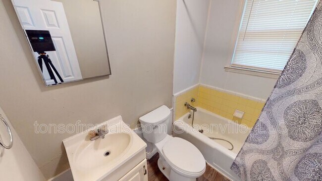 Building Photo - 734 Whitlock St
