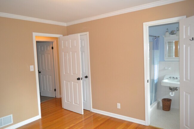 Building Photo - Wonderful Evergreen Hills Community 3 Bed 2 bath Large Lot Single Family Rental