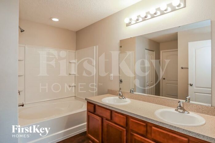Building Photo - 3854 Falcon Crest Dr