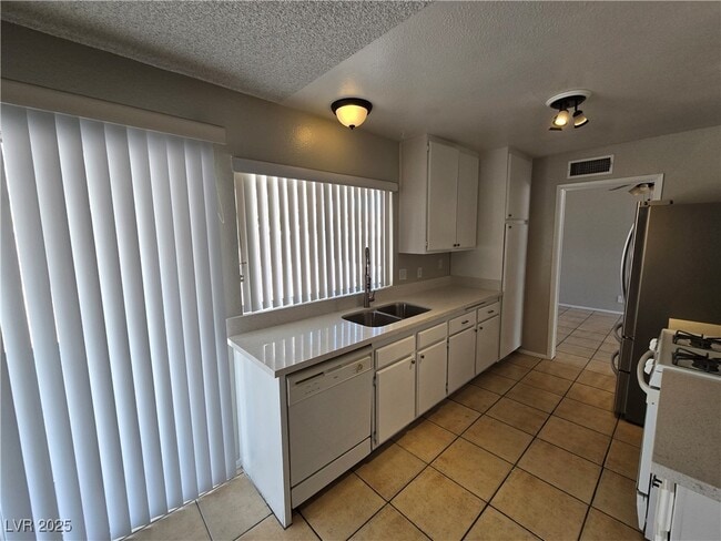 Building Photo - 7550 Silver Leaf Way