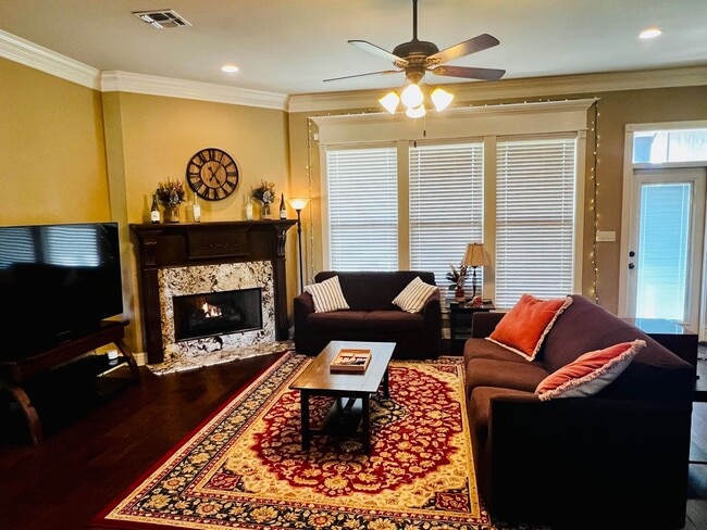 Building Photo - 459 Long Acre Dr