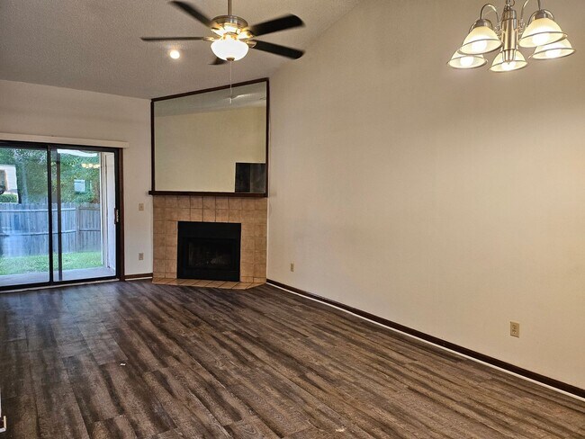 Building Photo - $1150 - 2/2 - Jefferson Square has receive...