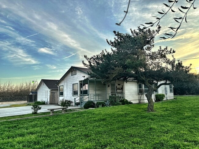 Building Photo - 14733 Jackson Ave