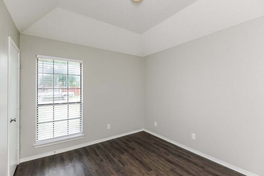 Building Photo - 6504 Running Creek Dr