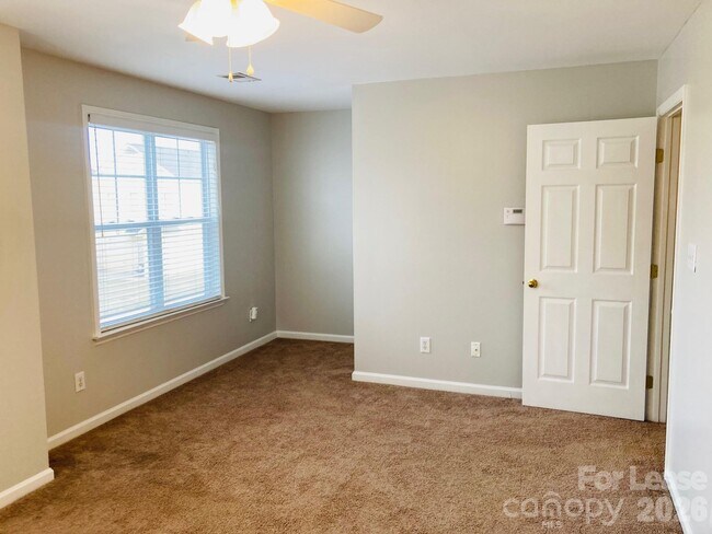 Building Photo - 8004 Strandhill Rd