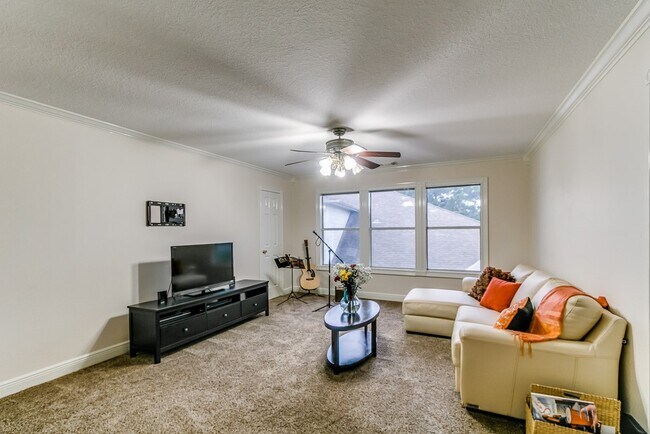 Building Photo - 3715 Slocom Dr