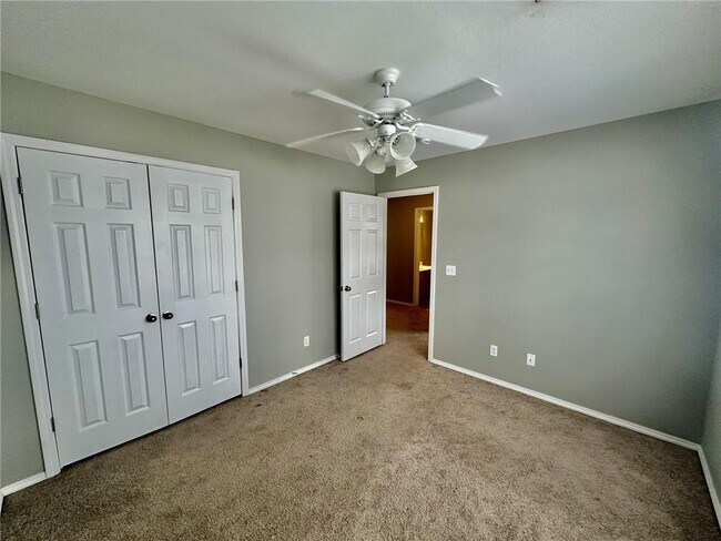 Building Photo - 1431 W Jct St