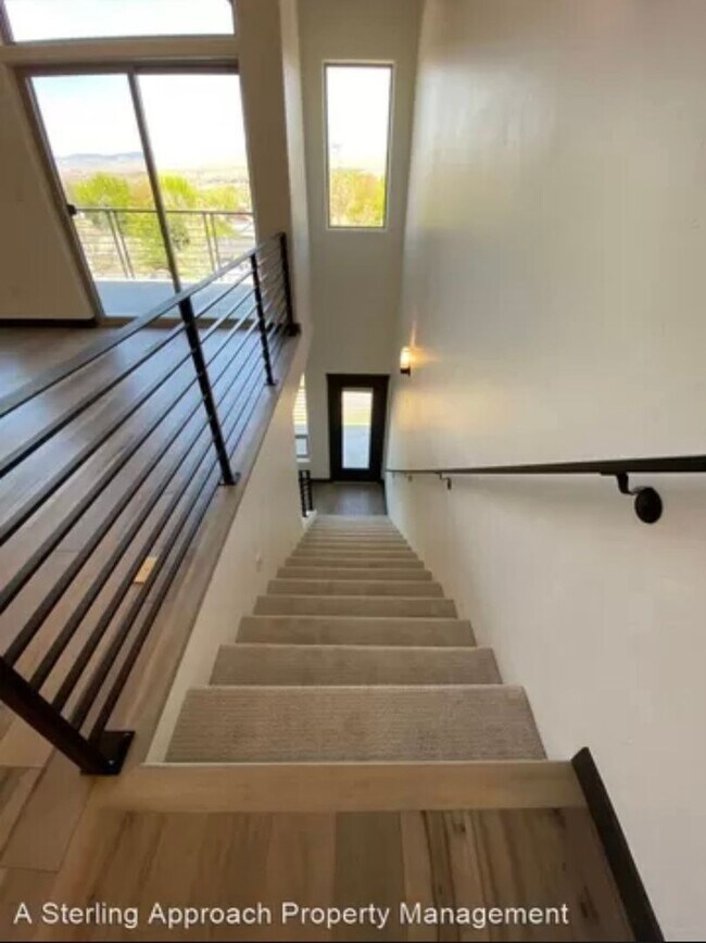 Building Photo - Close to Micron! Luxury Town Home With Two...