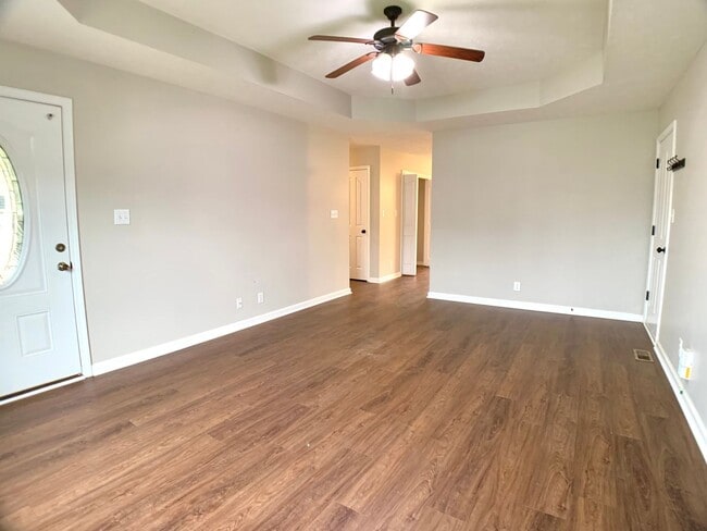 Building Photo - 685 Foxfield Dr