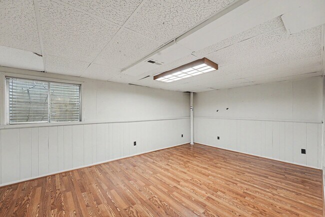 Building Photo - 1511 Seneca Cir