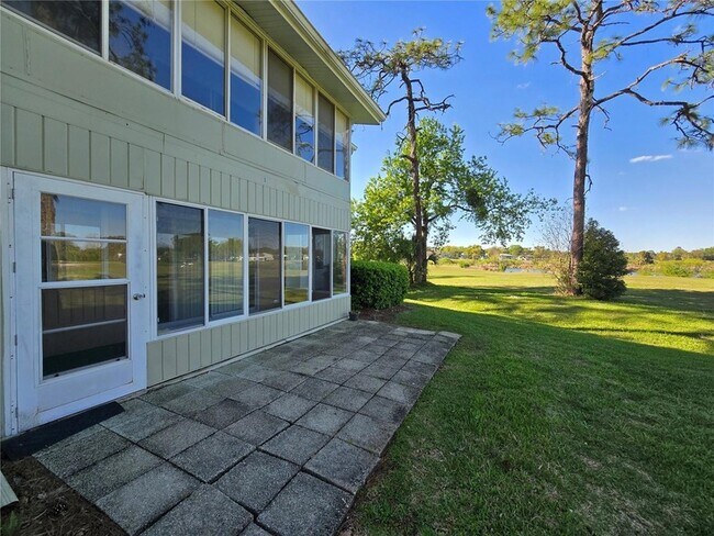 Building Photo - 582 Fairways Cir