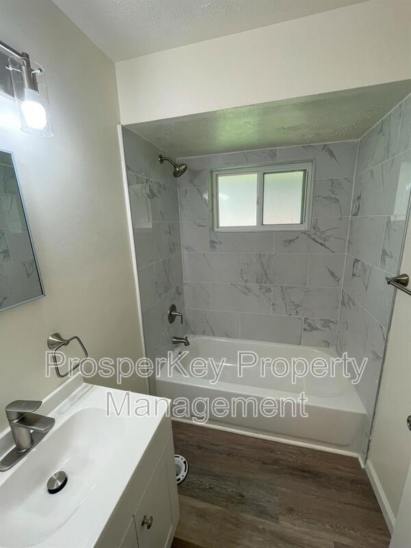 Building Photo - 5360 Spencer Ln