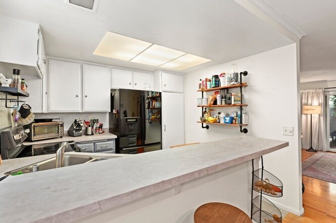 Building Photo - 6544 College Grove Dr