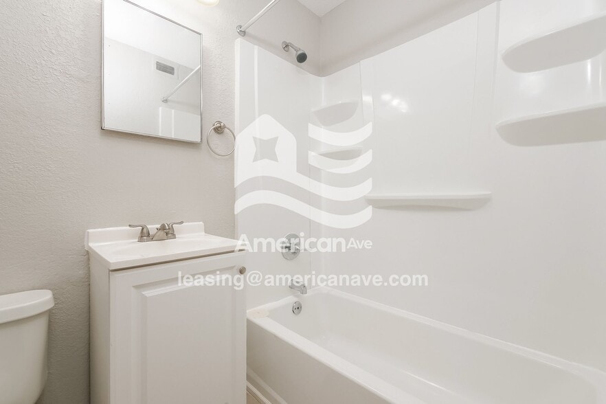 Building Photo - 6113 E 153 St