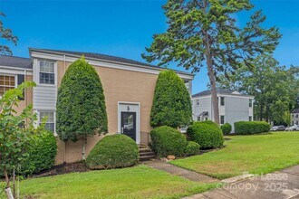 Building Photo - 512 Wakefield Dr