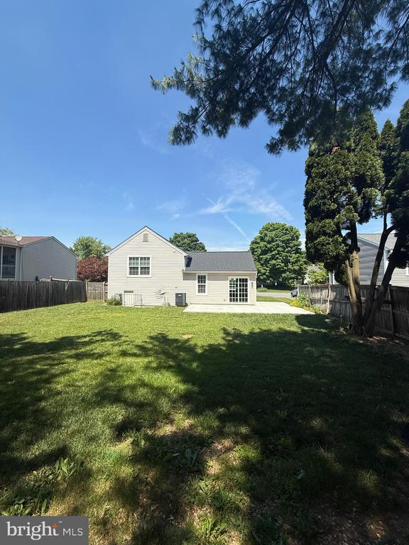 Building Photo - 805 London Ct