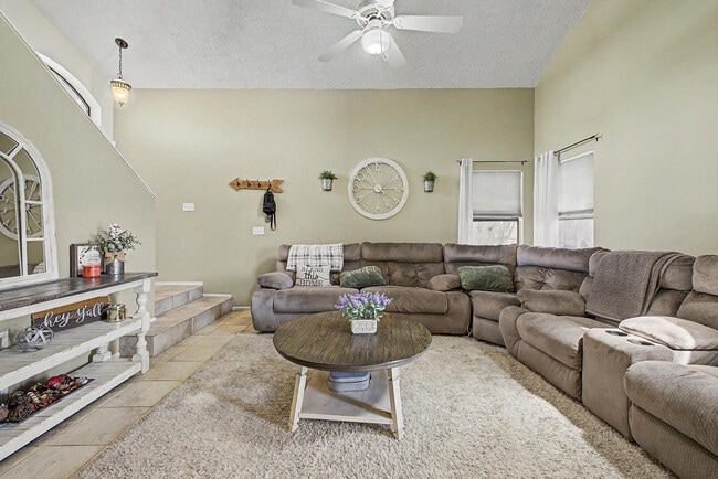 Building Photo - 761 E Rosemonte Dr