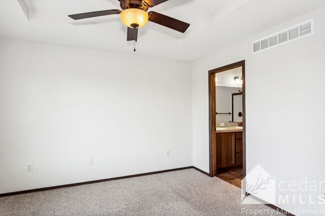 Building Photo - 5 Bedroom in Derby