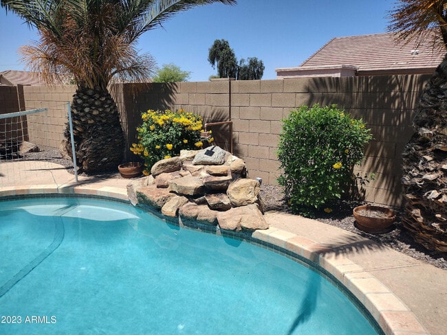 Building Photo - 466 E Yellow Wood Ave